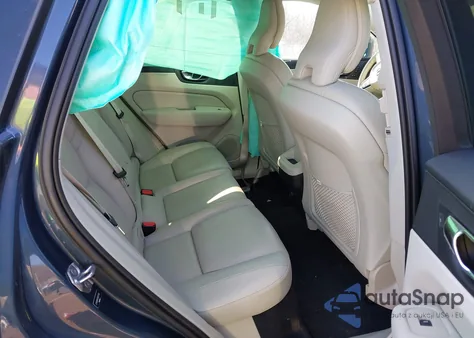 2019 Volvo Xc60 T5 Momentum z USA, uszkodzony, nr VIN LYV102RK7KB247493